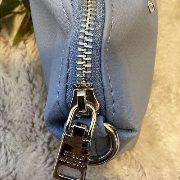 Steve Madden NWOT Blue Small purse or Make Up bag - Picture 2 of 5